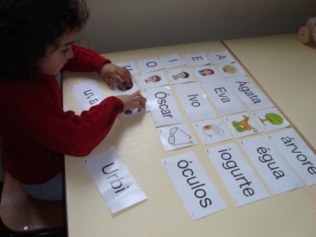 Associar letras a palavras e imagens